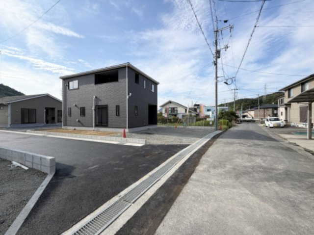 【前面道路含む現地写真】 | クレイドルガーデン玉野市長尾第9 (全3棟)