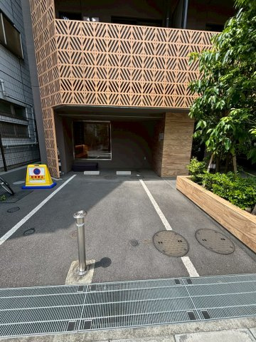 アーバンコア本郷の駐車場