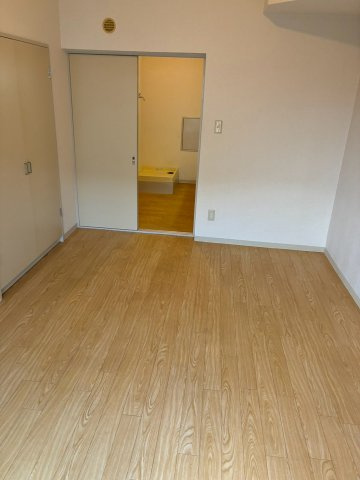 エストレージュ文京千駄木の洋室