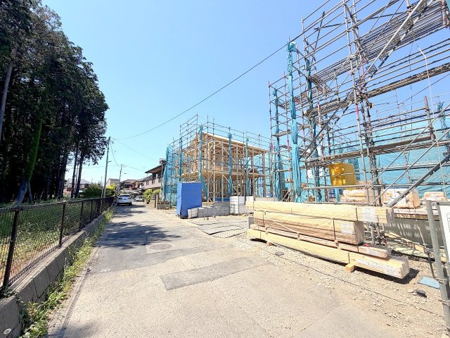 昭島市拝島町１丁目　全５棟　の前面道路含む現地写真