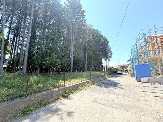 昭島市拝島町１丁目　全５棟　の前面道路含む現地写真