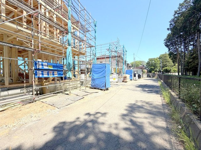 昭島市拝島町１丁目　全５棟　の前面道路含む現地写真