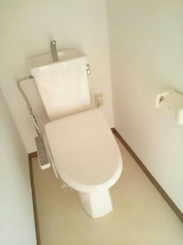 パルテールⅡのトイレ|落ち着いた色調のトイレです