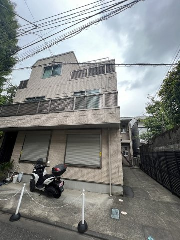 上野アパートメントの外観