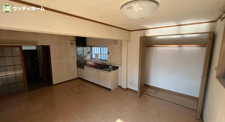 春日部市備後東　中古一戸建ての居間・リビング