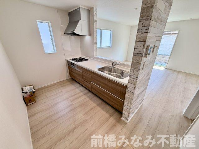 【新築】高崎市筑縄町　限定１棟　ハートフルタウン　新築建売のキッチン|コンパクトなキッチンで掃除もラクラク