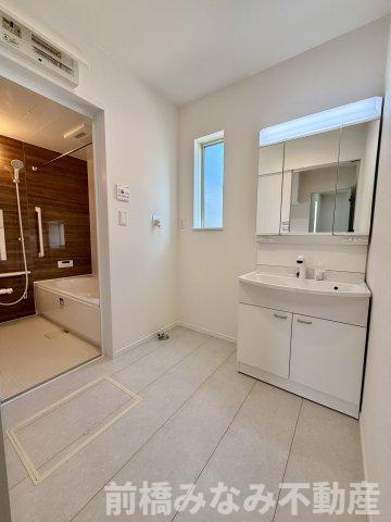 【新築】高崎市筑縄町　限定１棟　ハートフルタウン　新築建売の独立洗面台|使いやすい独立洗面台です