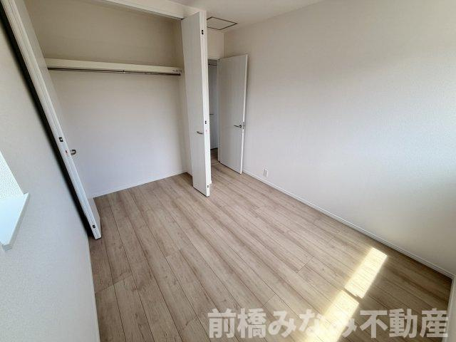 【新築】高崎市筑縄町　限定１棟　ハートフルタウン　新築建売の洋室|落ち着いた色調の洋室です