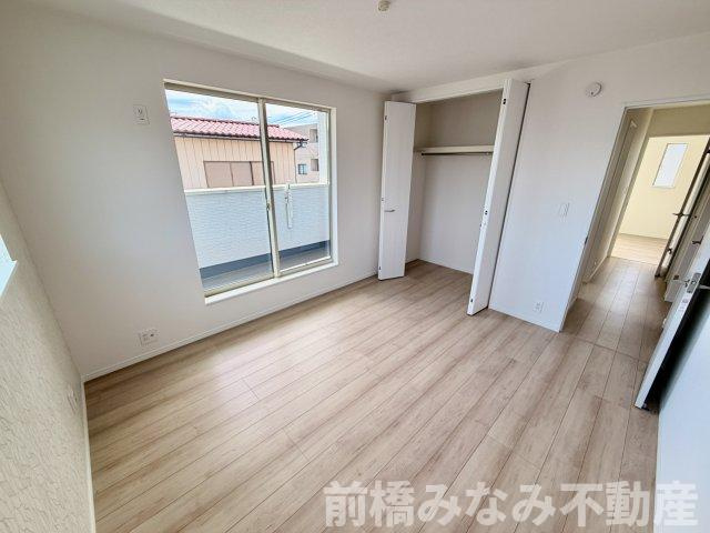 【新築】高崎市筑縄町　限定１棟　ハートフルタウン　新築建売の洋室|明るい洋室です