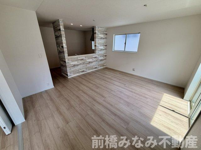 【新築】高崎市筑縄町　限定１棟　ハートフルタウン　新築建売の居間・リビング|ゆったりとした居間です