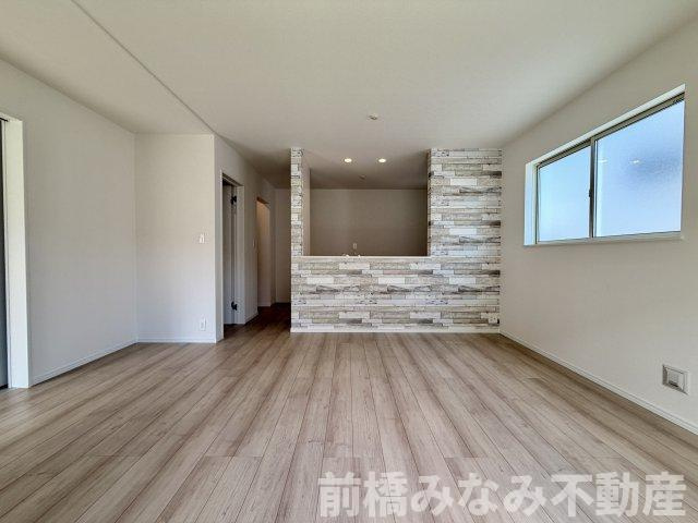 【新築】高崎市筑縄町　限定１棟　ハートフルタウン　新築建売の居間・リビング|おしゃれな居間です