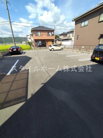ハイステージＦｏｕｒ の駐車場