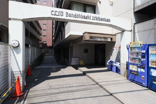 クリオ阪東橋壱番館のエントランス