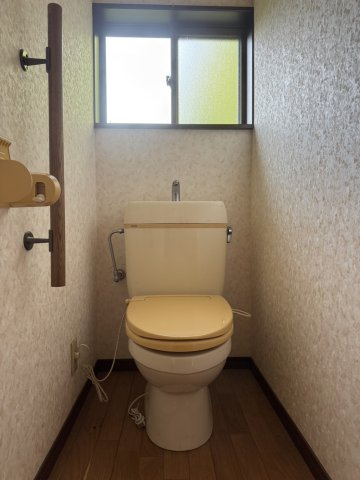駐車複数台可能！カーポートあり！日光市大室の中古戸建のトイレ