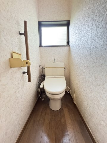 駐車複数台可能！カーポートあり！日光市大室の中古戸建のトイレ