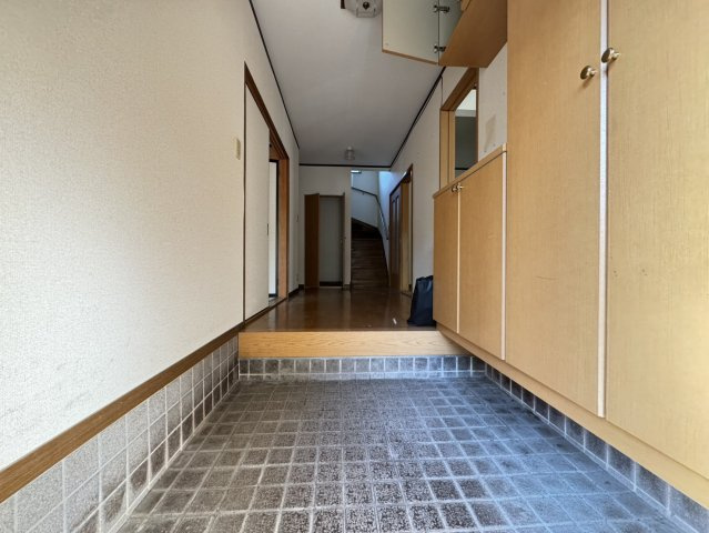 駐車複数台可能！カーポートあり！日光市大室の中古戸建の玄関