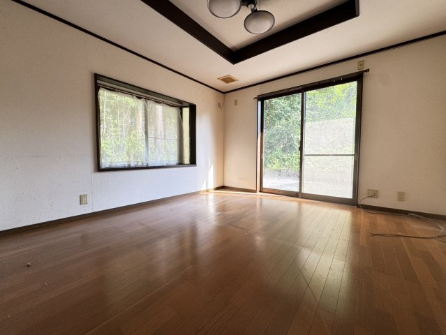 駐車複数台可能！カーポートあり！日光市大室の中古戸建の居間・リビング