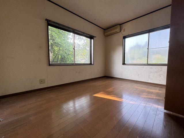 駐車複数台可能！カーポートあり！日光市大室の中古戸建の洋室