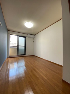 【居間・リビング】 | グレースパピヨン | 別部屋の写真です