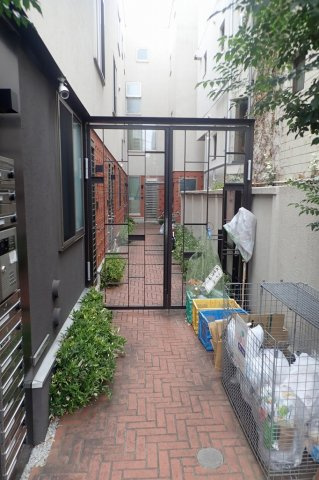 グランエッグス東大前のエントランス