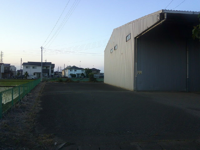 古河市上辺見の倉庫の外観