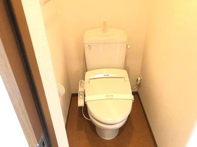 ドミールＳＵＧＵＲＯのトイレ|温水洗浄便座付きトイレです。