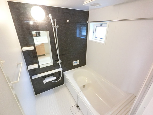 ベリーの浴室|浴室換気乾燥機付き一坪タイプの浴槽です。