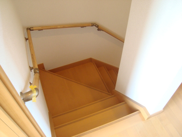 新川西ホームのその他|階段