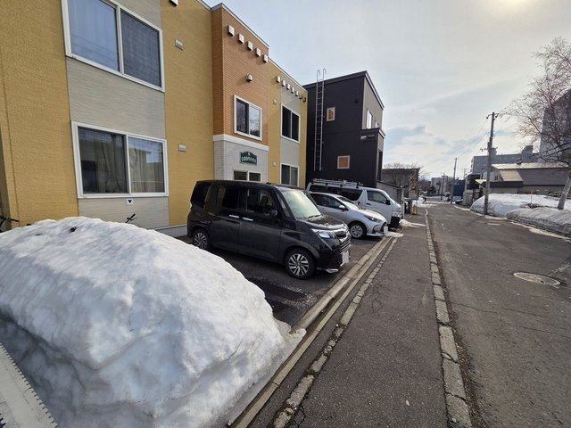 ひまわりハウスの駐車場