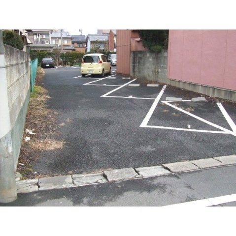 岐阜市加納永井町１丁目の駐車場の外観