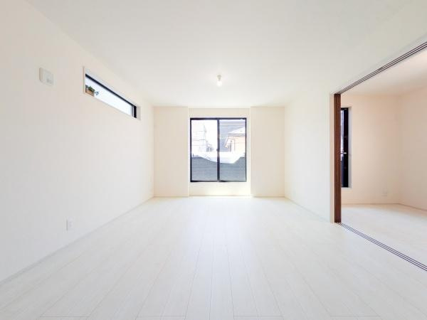 川崎市川崎区池上新町１丁目の新築一戸建の居間・リビング|家族が自然と集まるリビングは
落ち着きのある空間です♪