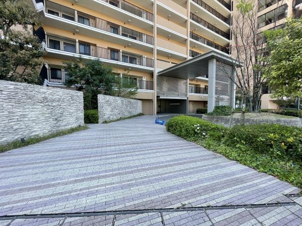 【エントランス】 | ブランズ・ヴェリテ堺七道 | ペット飼育可能！大切なペットと暮らす癒しの住まい！
