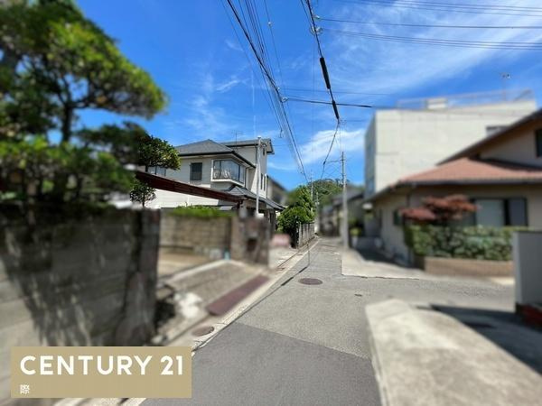 和歌山市東高松3丁目　中古戸建の前面道路含む現地写真