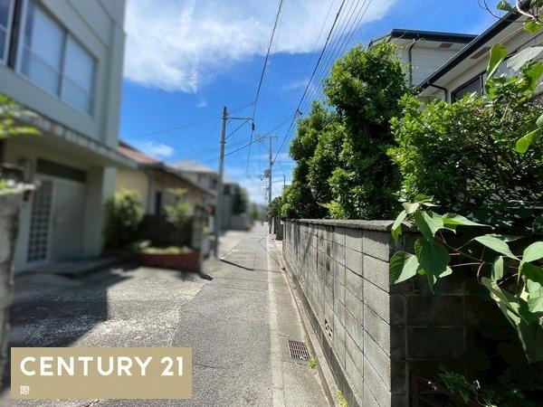 和歌山市東高松3丁目　中古戸建の前面道路含む現地写真