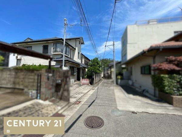 和歌山市東高松3丁目　中古戸建の前面道路含む現地写真