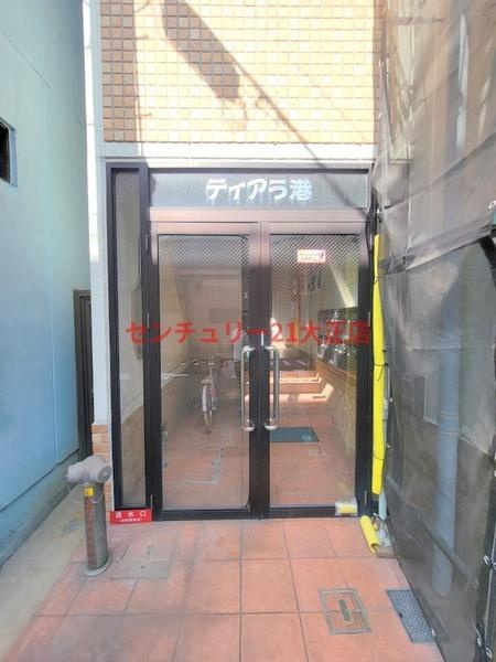 大阪市港区港晴３丁目の賃貸マンションのエントランス