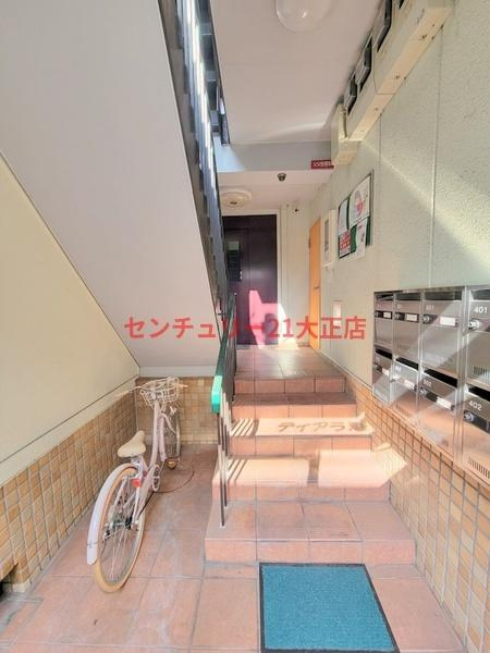 大阪市港区港晴３丁目の賃貸マンションのエントランス