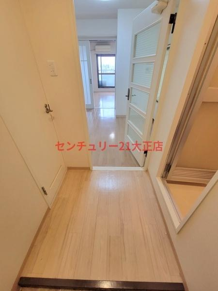 大阪市港区波除２丁目の賃貸マンションの玄関
