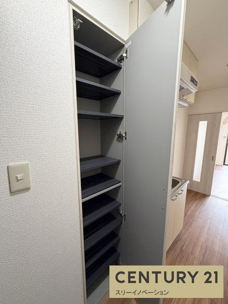 大阪市港区築港３丁目の賃貸マンションの玄関