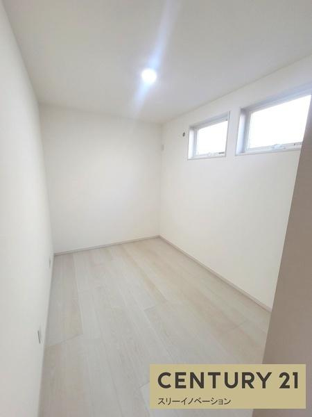 港晴４丁目戸建の洋室