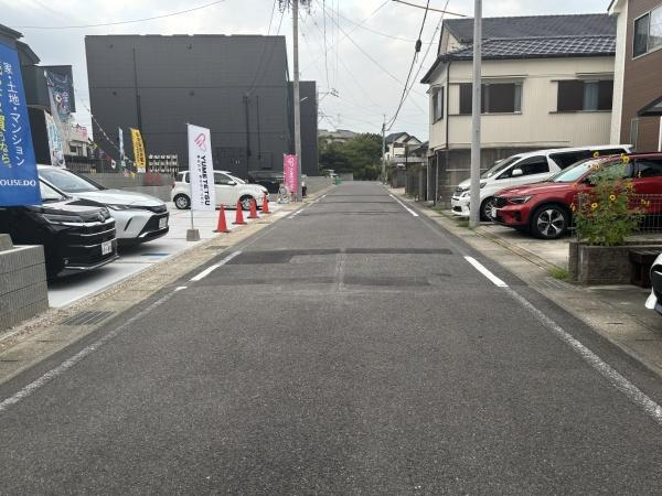 豊田市高美町5丁目　全3棟・1号棟の前面道路含む現地写真|前面道路です。
