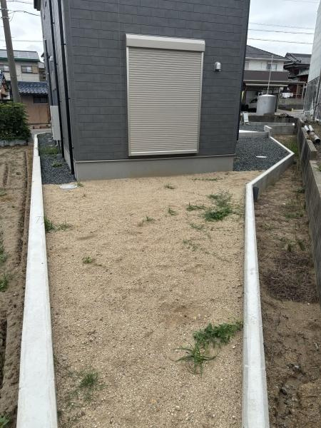 碧南市天神町第3　全1棟・1号棟の庭|草花で飾れるお庭。