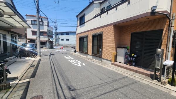 【前面道路含む現地写真】