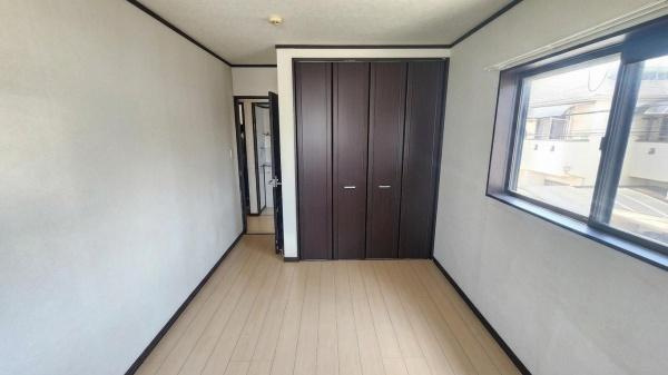 【寝室】 | 24時間営業のスーパー「ディオ」まで徒歩1分です♪
品ぞろえも豊富で安さも売りにしておりますので主婦の大きな味方です♪