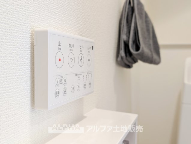 ~瑞穂箱根ヶ崎~Newly Built Homeのトイレ|【Warm water flush toilet】
◆温水洗浄便座付きトイレ◆お掃除も楽々。快適に過ごすためには今や欠かせない設備の一つです。壁掛けリモコンで使いやすくいつでも清潔に保てます。