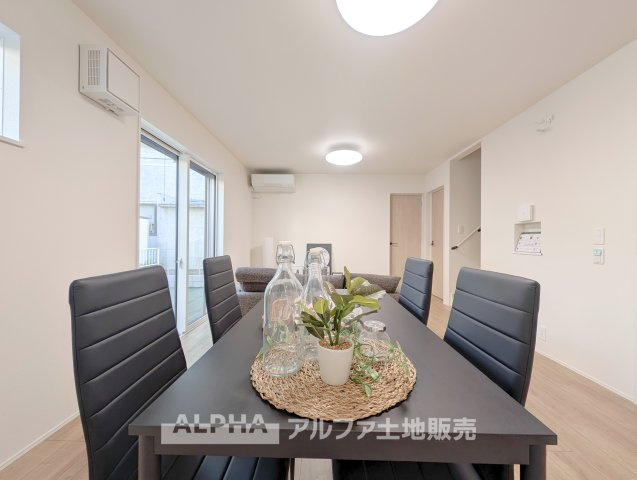 ~瑞穂箱根ヶ崎~Newly Built Homeの居間・リビング|【Cherish the time】
◆君との時間は◆リビングで、食卓で、寝室で、どこにいても楽しめる。居心地の良い空間の中で質のいい安らぎを求めたい。