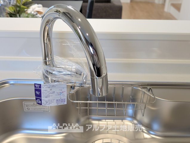 ~瑞穂箱根ヶ崎~Newly Built Homeのキッチン|【Water cleaner】
◆浄水器◆蛇口から流れ出すお水はクリーンでいつも楽しめます。また浄水器内臓シャワー混合栓なので場所取らずのスッキリとしたスタイルです。
