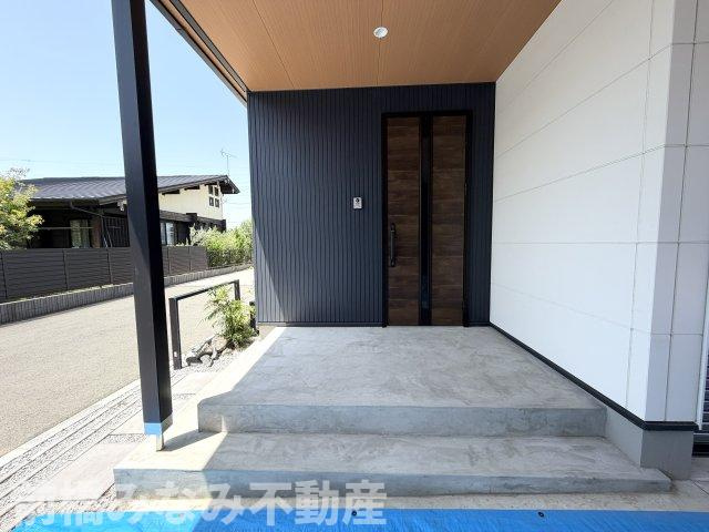 【新築】太田市亀岡町　３LDKの玄関|ゆったりとした玄関です