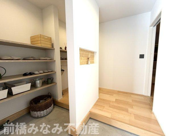 【新築】太田市亀岡町　３LDKの玄関|落ち着いた玄関です