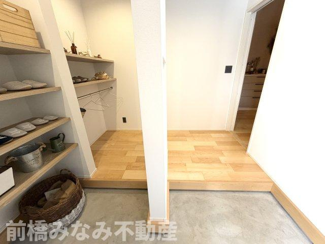 【新築】太田市亀岡町　３LDKの玄関|落ち着いた玄関です